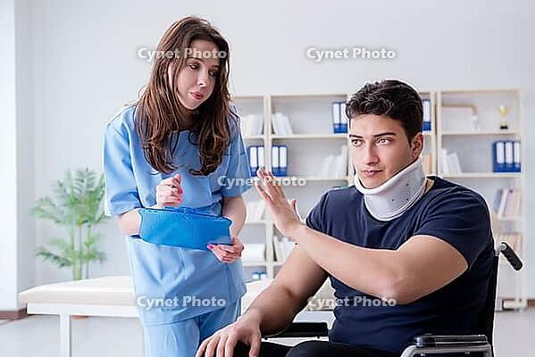 Man with neck injury visiting doctor for check-up [IBR125062232]