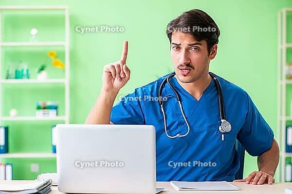 Doctor student explaining heart problems [IBR125094365]