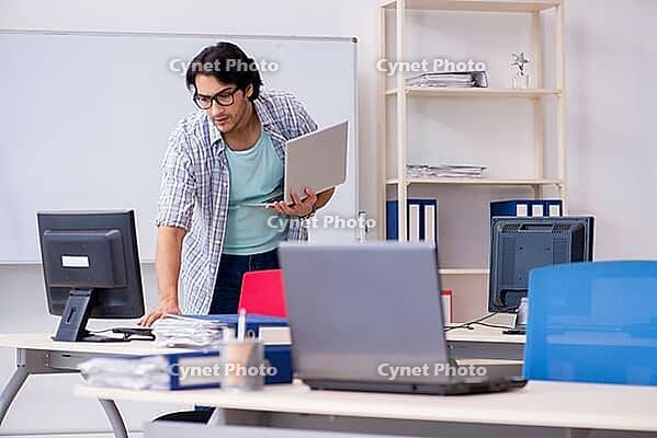 It specialist working in the office [IBR125141773]