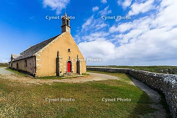 The chapel of Saint-They stands on the rocky headland of Pointe du Van in Cléden-Cap-Sizun, Finistère, Brittany, France. Its stone walls and low profile overlook the Atlantic Ocean, surrounded by exposed cliffs, coastal vegetation and open sea beneath nat [IBR125163366]