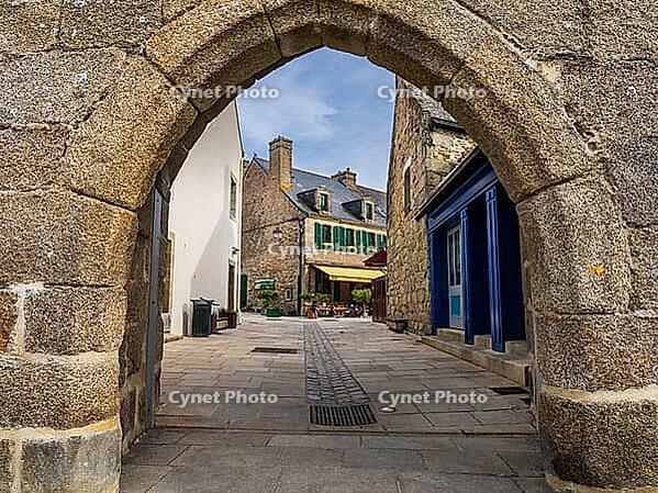 The old town and fortified Ville Close of Concarneau occupy a walled island in the Bay of Concarneau, Finistère, Brittany, France. Stone ramparts, towers, harbour buildings and surrounding water are visible in natural daylight, with the town opening towar [IBR125163369]