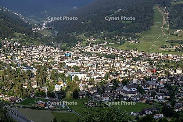 Evening light in mountain valley, Bormio, Valdidentro, Sondrio, Italy [IBR125163380]