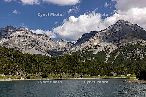 Lago Scale, mountain lake, alpine massif with Piz Tea Fondada and Piz Schumbraida, border between Switzerland and Italy, Cancano, Valdidentro, Italy [IBR125163415]