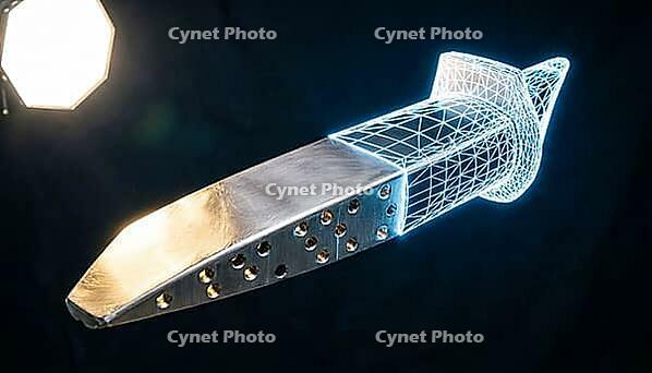 Aerospace turbine blade bisected vertically at chord midpoint, left half rendered as polished nickel superalloy physical component, right half as glowing blue-white CAD wireframe mesh, digital twin and smart manufacturing concept, dark background, studio  [IBR125167450]