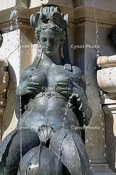Female figure, mermaid, water spray, stone architecture, sculpture, classical art, Fontana del Nettuno, Piazza del Nettuno, Bologna, Emilia-Romagna, Italy [IBR125177936]