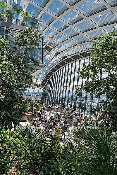 Sky Gardens with restaurants and viewing platform in 20 Fenchurch Street skyscraper, designed by Uruguayan architect Rafael Viñoly, London, England, Great Britain, Great Britain [IBR125177951]