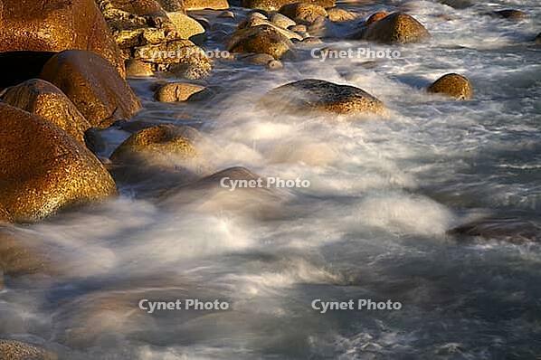 Stones, pebbles, pebbles, washed by water, waves, spray, motion effect, long exposure, evening light, Cot Valley Beach, Porth Nanven, also beach of dinosaur eggs, coast, St Just in Penwith, Cornwall, England, Great Britain, Great Britain [IBR125177968]