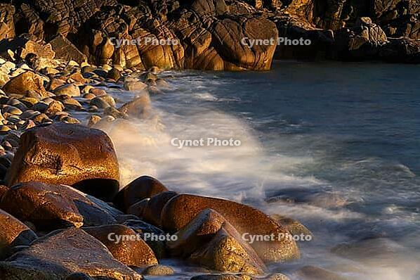 Stones, pebbles, pebbles, washed by water, waves, spray, motion effect, long exposure, evening light, Cot Valley Beach, Porth Nanven, also beach of dinosaur eggs, coast, St Just in Penwith, Cornwall, England, Great Britain, Great Britain [IBR125177992]