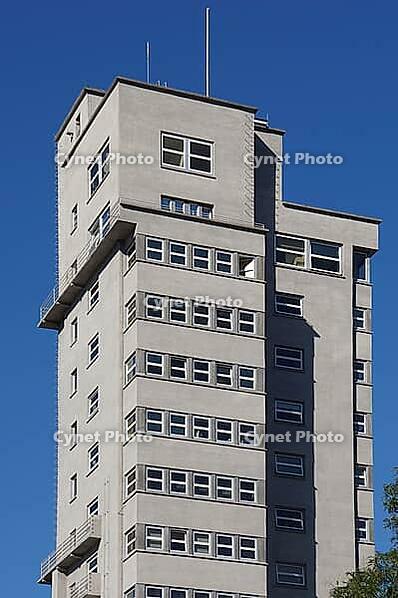 The Tagblatt Tower is an important part of the city of Stuttgart. The tower, which still looks modern today, was completed in 1928 and was the first high-rise building in Germany to be built using reinforced concrete construction [IBR125185819]
