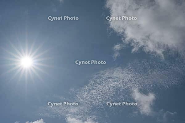 Bright sun shining in a clear sky, some loose clouds, weather photo, a mix of sun and clouds above 27798 Hude, Oldenburg district, Germany [IBR125185845]
