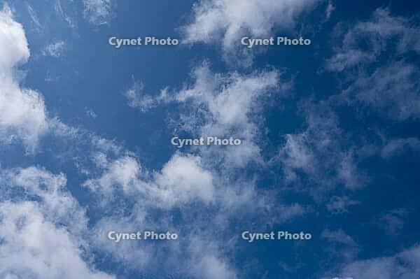 Delicate cloud formations in the blue sky, has a calming effect, weather photo, a mix of sun and clouds above 27798 Hude, Oldenburg district, Germany [IBR125185846]