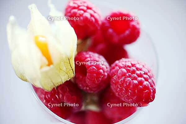 Red Raspberries Macro [IBR125188222]