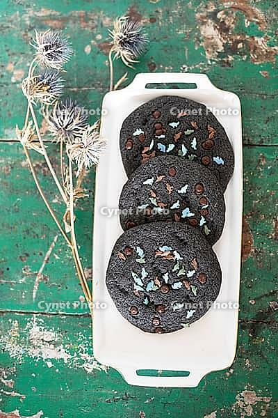Black cookies with dinosaur sugar [IBR125203172]
