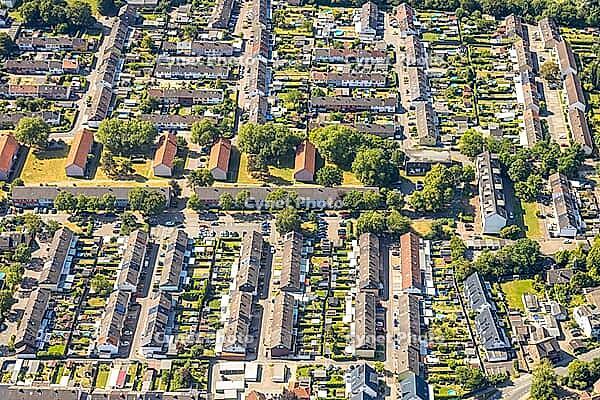 Aerial view, residential area, Schillerstraße, apartment buildings, rental apartments, townhouse settlement, Weddinghofen, Bergkamen, Ruhr area, North Rhine-Westphalia, Germany, birds-eyes view, aerial photography, aerial photography, overview, bird's eye [IBR113322348]