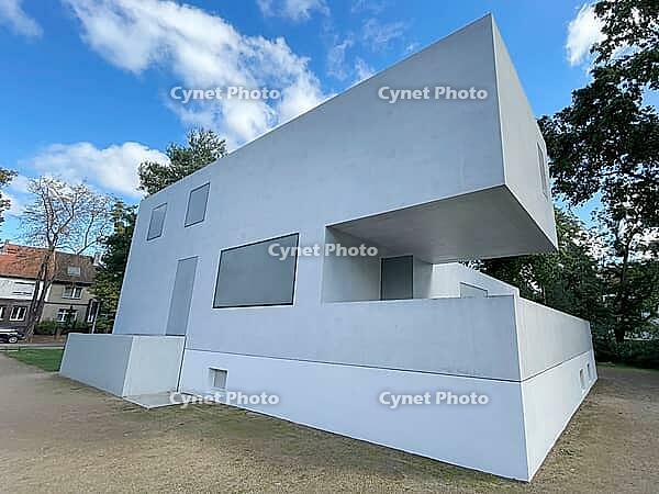 Masterhouse by Walter Gropius, reconstruction from 2014. Architect for the reconstruction: Bruno Fioretti Marquez The Masters' Houses are the former residential buildings of today famous Bauhaus artists, including Walter Gropius, Wassily Kandinsky and Pau [IBR113322382]