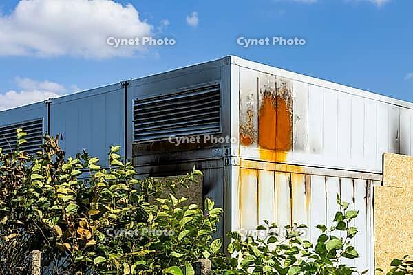 The storage system was set up for network fluctuations. The fire presented the fire department with completely new challenges to combat a major fire involving lithium blocks. New fire fighting concepts are now being developed in collaboration with the Bau [IBR113322392]