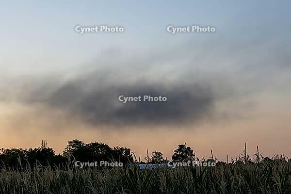 After a flat roof fire on a large construction site, a massive cloud of dark smoke rises above Stuttgart's Rot district and is visible from afar. The heavy smoke development led to numerous emergency calls from the urban area. Police used a helicopter to  [IBR125237556]