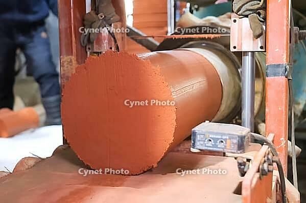Special red clay mixture for creating decorative panels [IBR125242409]