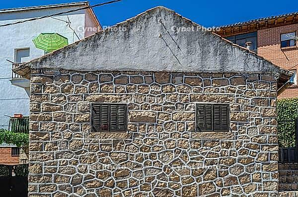 Architektur im Dorf Manzanares el Real, Madrid, Spanien [IBR125261562]