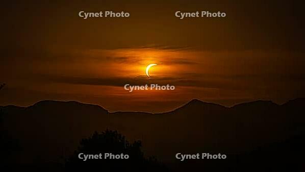 Total solar eclipse, Eclipse, in front of Tramuntana Mountains, Llubi, Majorca, Spain [IBR125280332]