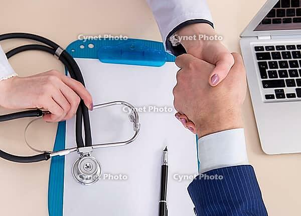 The man who signs the health insurance contract [IBR125304615]