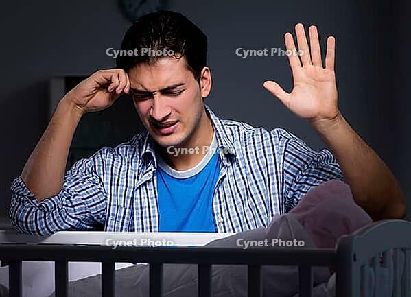 The young father is under stress because the baby cries at night [IBR125304652]