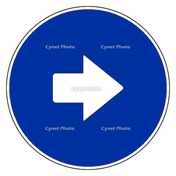 Pfeil nach rechts und Verkehrsschild - Right arrow and blue sign [IBR125304659]