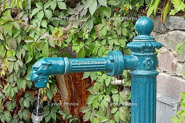 Hand operated water pump [IBR125324113]