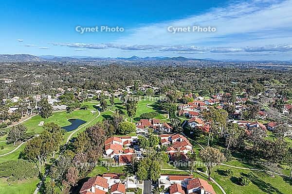 Luftaufnahme eines Golfplatzes in Solana Beach, San Diego, Kalifornien [IBR125363554]