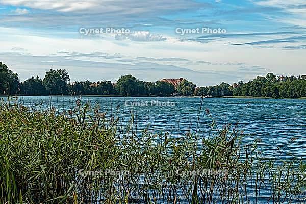 View across Lake Olow to Ryn Castle in Ryn in Poland [IBR125363605]