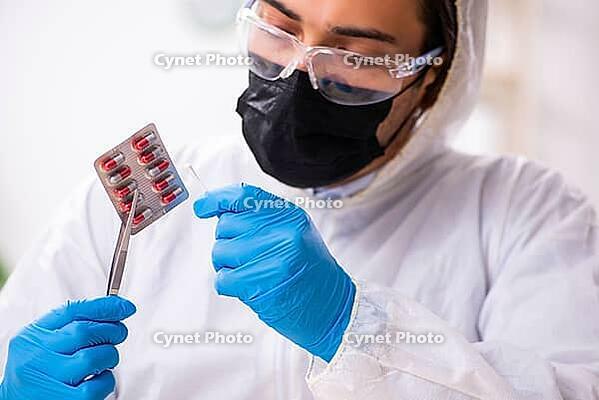 Experienced criminologist works in evidence laboratory [IBR125382598]