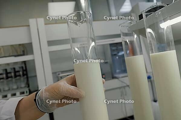Milk in the laboratory. Milk tests for laboratory tests [IBR125405018]