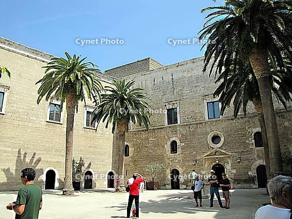 Architecture of the streets of Bari. Tourist routes in the city. Bari, Italy [IBR125411088]