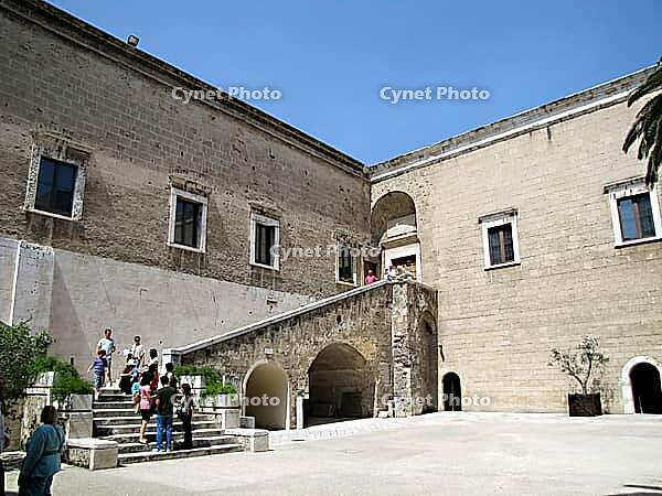 Architecture of the streets of Bari. Tourist routes in the city. Bari, Italy [IBR125411103]