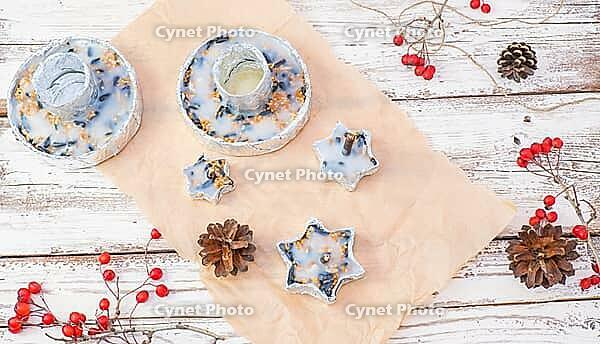 We make our own bird food in foil molds from bacon and seeds. Winter birdhouses on a white wooden background. View from above [IBR125411108]