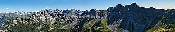 Panoramic view from the Kanzelwandgrat. On the right the pulpit wall ridge, behind it Hammerspitzen and Hochgehrenspitze [IBR125411159]