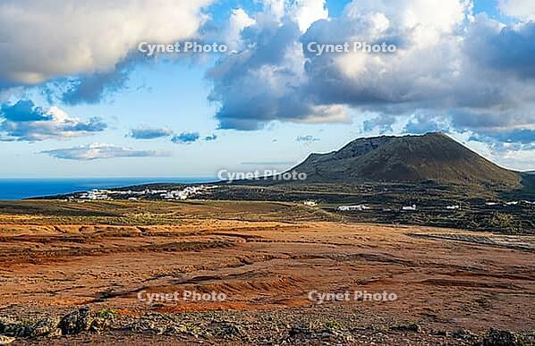 Corona volcano at sunset, Lanzarote, Canary Islands, Canary Islands [IBR125414222]