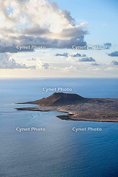 View of the sea and the island of La Graciosa with the Montaña Amarilla volcano, at sunset, Lanzarote, Canary Islands, Spain [IBR125414230]