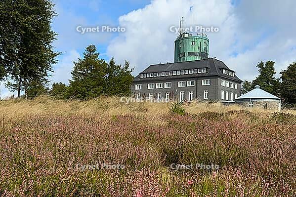 View of the Astenturm complex on the Kahler Asten, situated 841 metres above sea level, featuring a 21-metre-high observation tower, the official weather station of the German Weather Service (DWD) and the main building, which houses a hotel, restaurant a [IBR125414242]