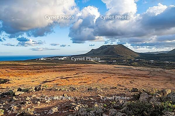 Corona volcano at sunset, Lanzarote, Canary Islands, Canary Islands [IBR125414264]