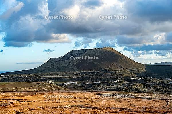 Corona volcano at sunset, Lanzarote, Canary Islands, Canary Islands [IBR125414265]