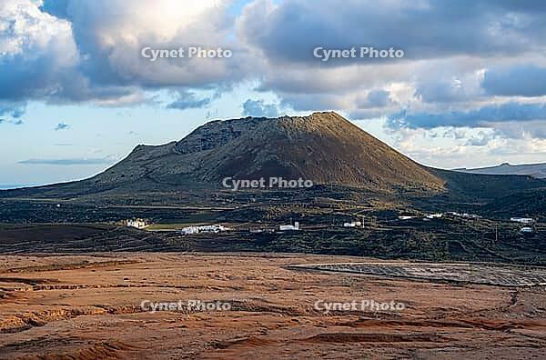 Corona volcano at sunset, Lanzarote, Canary Islands, Canary Islands [IBR125414267]