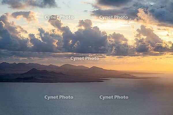 Sea and coast at sunset, Mirador del Porrito viewpoint, Lanzarote, Canary Islands, Spain [IBR125414272]