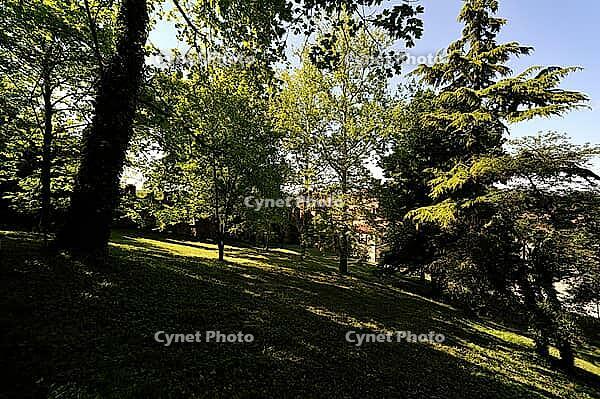 A photo of a medieval castle in Italy [IBR125415370]