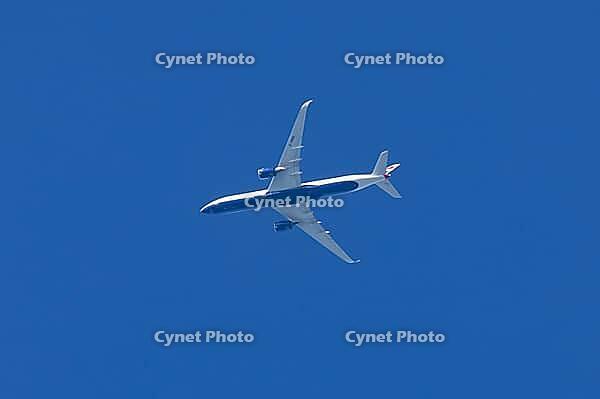 Airbus A350 jet commercial passenger aircraft of British airways airline flying in a blue sky, England, United Kingdom [IBR125423510]