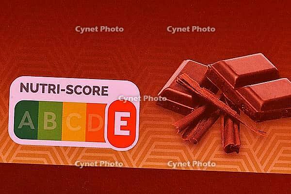 Nutri Score, a five-color nutrition label and nutritional rating system that provides consumers with information on the overall nutritional quality of products with letters from A to E on the front of food packaging, logo on a chocolate, Nutri Score E, No [IBR125424488]