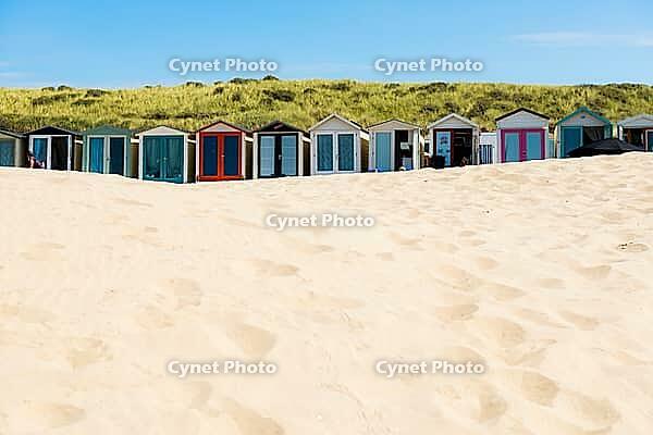 Sandy beach beach with beach huts and blue sky, Wijk aan Zee, North Sea, North Holland, Netherlands [IBR125436292]