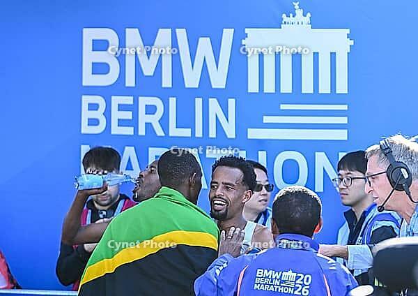 27 September 2026, Athletics: BMW Berlin Marathon 2026 – from left to right: Gabriel Gerald Geay (TAN), 3rd place, and Gemechu Dida Diriba (ETH), 2nd place, congratulate one another at the 2026 BMW BERLIN MARATHON [IBR113453147]