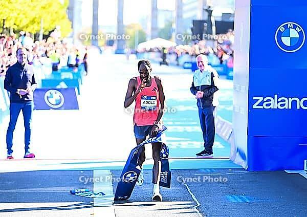 27.09.2026, Athletics BMW Berlin - Marathon 2026, from left Guye Adola achieved 1st place in the BMW BERLIN-MARATHON 2026 [IBR113453162]