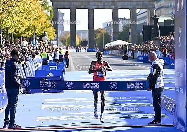 27.09.2026, Athletics BMW Berlin - Marathon 2026, from left Guye Adola achieved 1st place in the BMW BERLIN-MARATHON 2026 [IBR113453168]